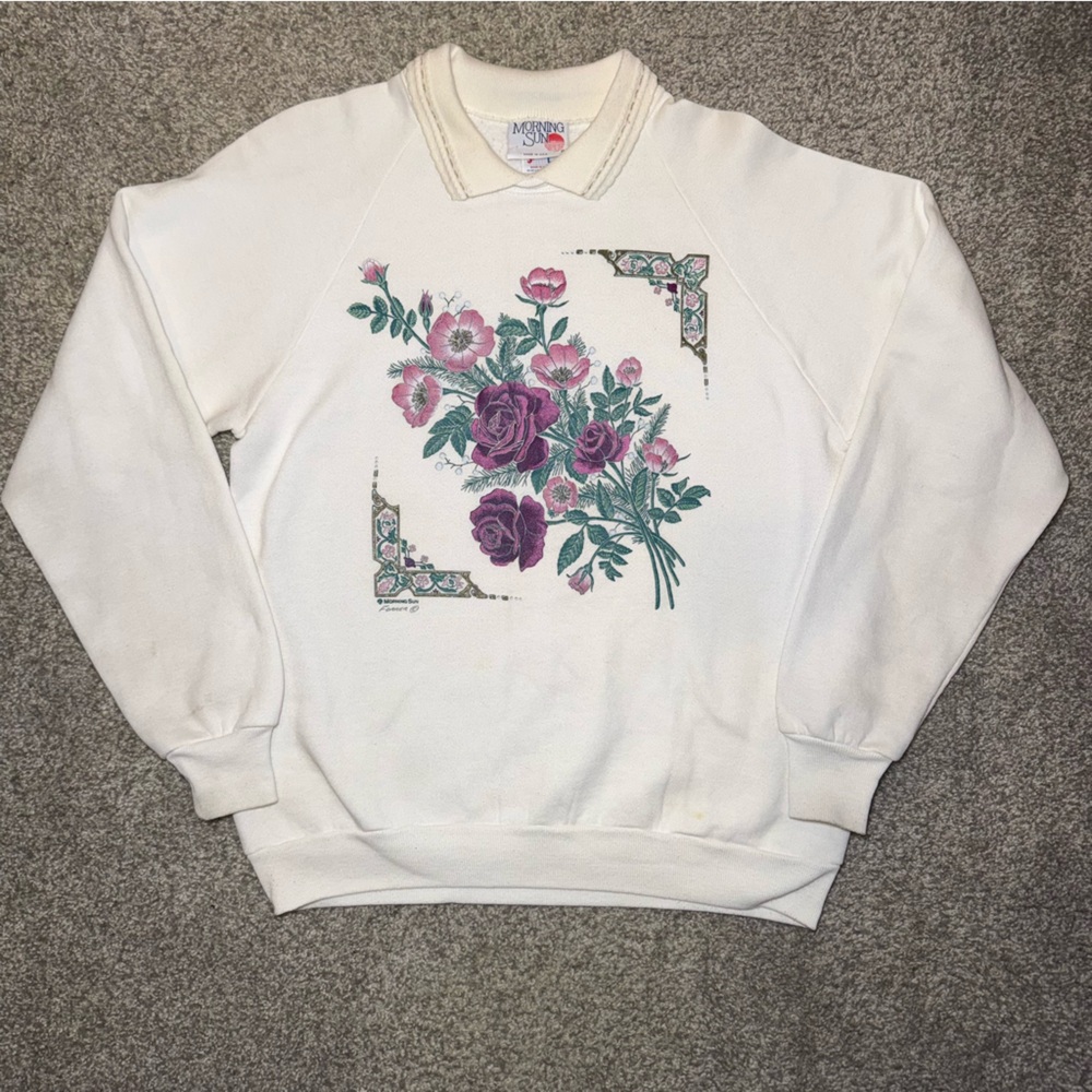 Vintage Morning Sun Jerzees Cream Crewneck Sweatshirt with Floral Accent